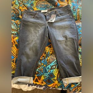 Torrid size 22 boyfriend style jean capri length